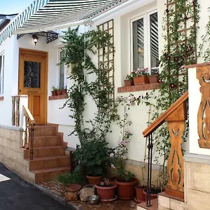 Leather Lane Апартаменты